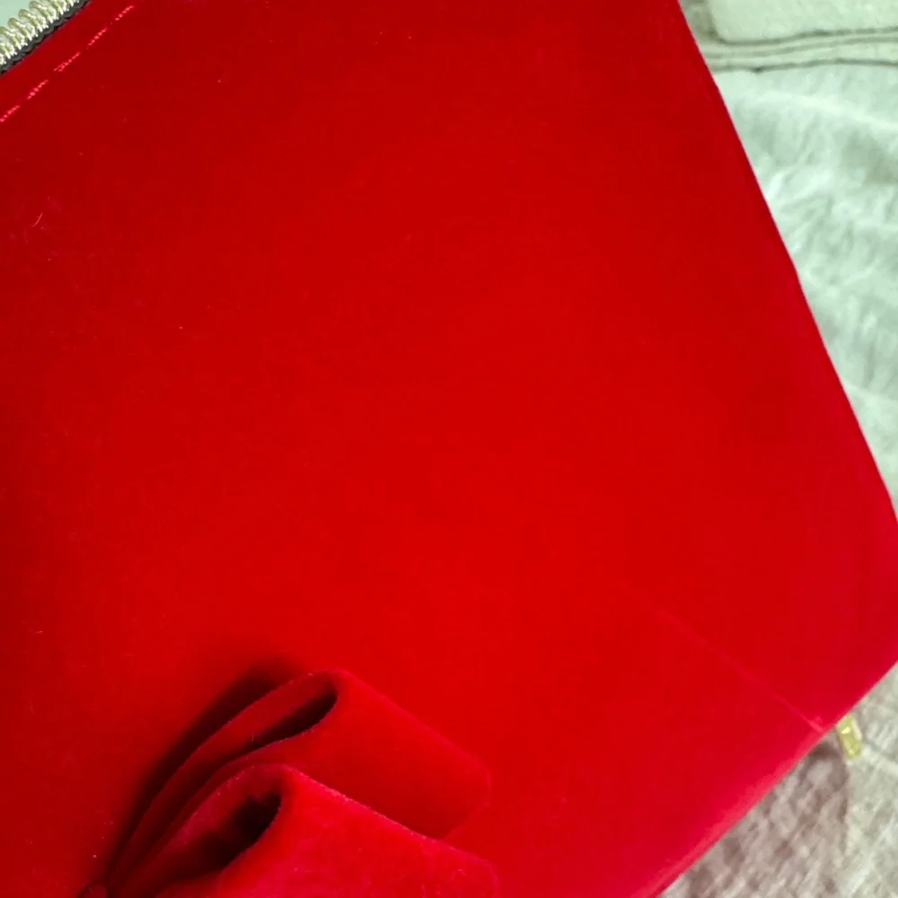 Estée Lauder Red Velvet Holiday Train Case Makeup Bag (Case Only)